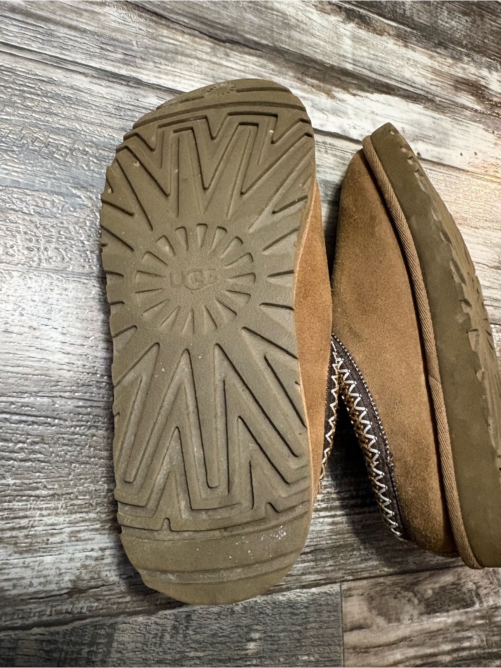 UGG Women's Chestnut Suede Shearling-Lined Slip-On Clog - Picture 6 of 6